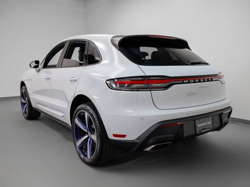 Certified 2025 Porsche Macan AWD/4WD image 3