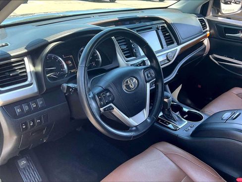 Used 2018 Toyota Highlander Limited Platinum AWD/4WD image 16