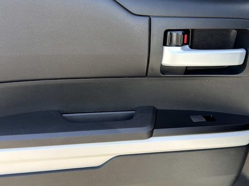 Used 2017 Toyota Tundra SR5 RWD image 18