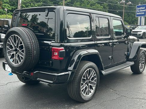 Certified 2023 Jeep Wrangler Unlimited Sahara AWD/4WD image 5