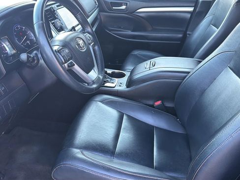Used 2019 Toyota Highlander XLE image 19