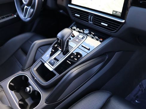 Used 2019 Porsche Cayenne S image 54