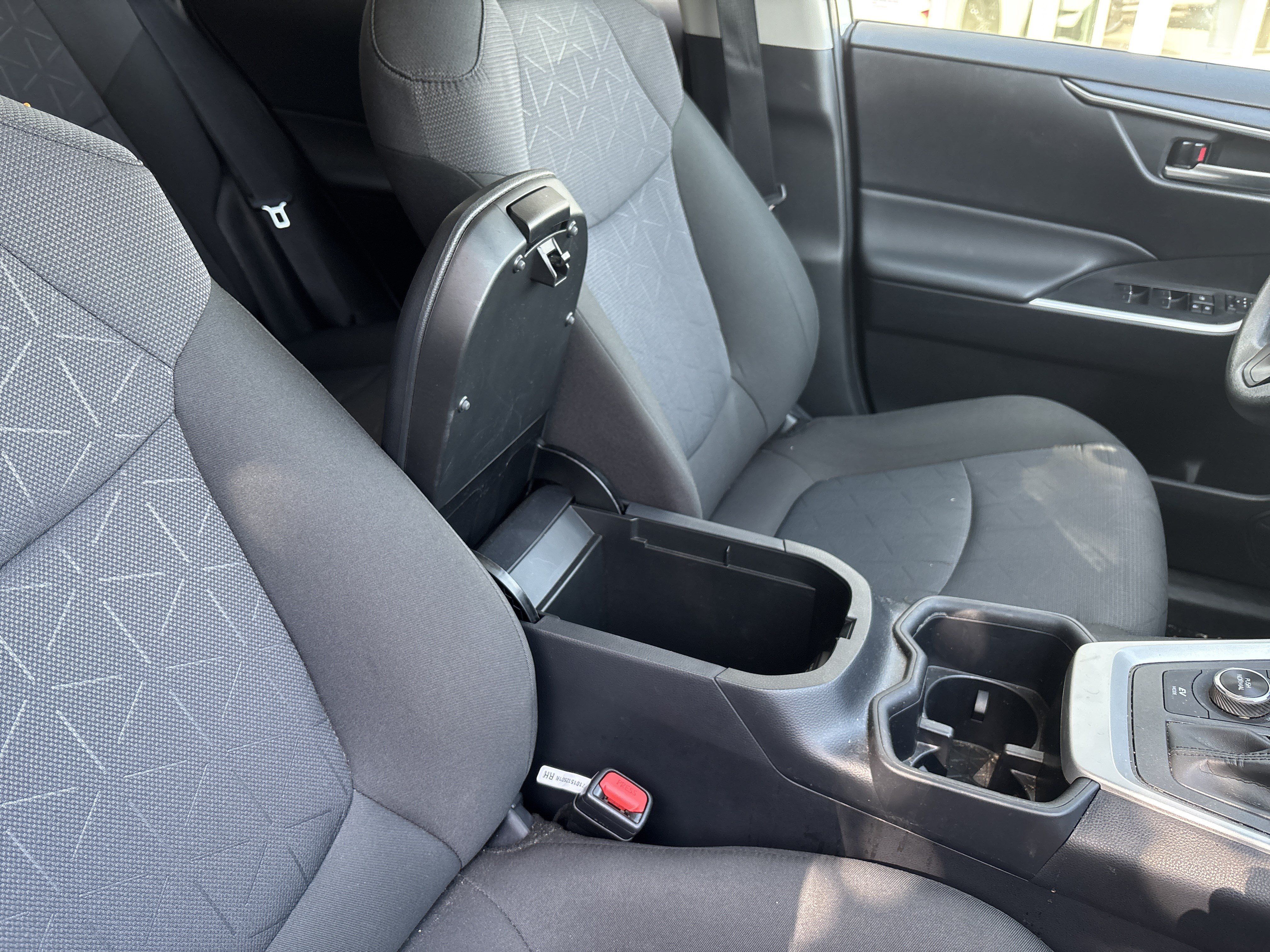 Used 2025 Toyota RAV4 XLE AWD/4WD image 26
