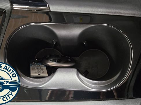 Used 2024 Hyundai Elantra Blue image 19