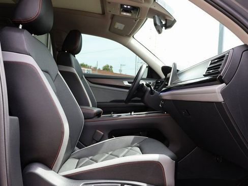 Used 2025 Volkswagen Atlas Peak Edition SE AWD/4WD image 5
