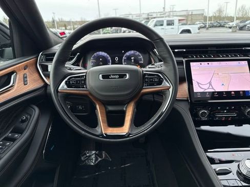 New 2025 Jeep Grand Cherokee Summit image 17