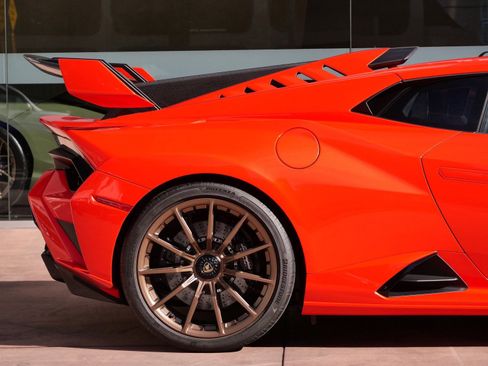 Used 2022 Lamborghini Huracan STO image 16