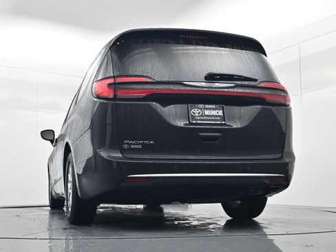 Used 2022 Chrysler Pacifica Touring-L FWD image 46
