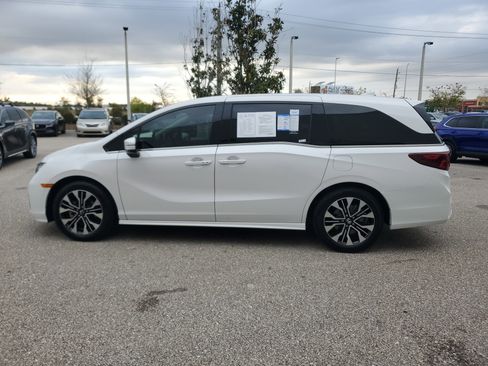 Certified 2025 Honda Odyssey Elite image 3