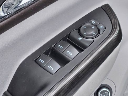 Used 2023 GMC Acadia SLT image 22