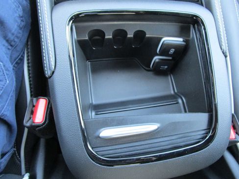 New 2026 Chrysler Pacifica Limited w/ Uconnect Theater Family Group AWD/4WD image 35