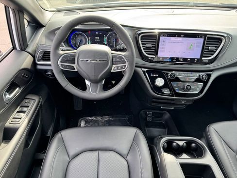 New 2026 Chrysler Pacifica Select image 17