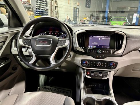 Used 2023 GMC Terrain SLE w/ Driver Convenience Package image 3