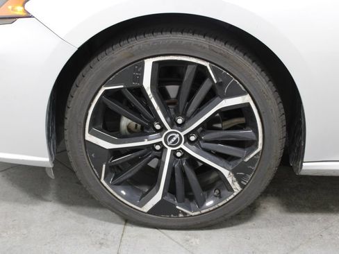 Used 2024 Nissan Altima 2.5 SR FWD image 37