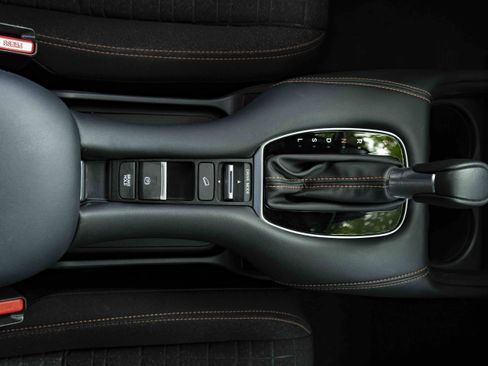 Certified 2024 Honda HR-V Sport image 27