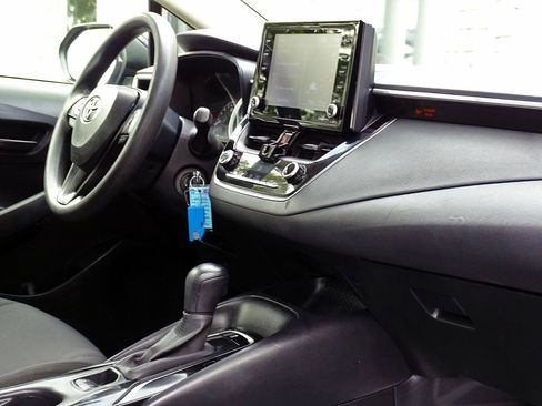 Used 2022 Toyota Corolla LE FWD image 31