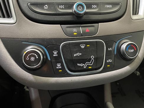 Used 2022 Chevrolet Malibu LS image 34