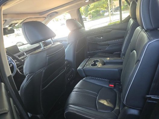 Used 2025 Honda Pilot Elite image 4