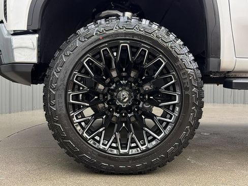 Used 2024 GMC Sierra 1500 SLT w/ SLT Premium Plus Package AWD/4WD image 9