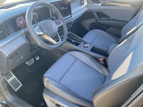 New 2026 Volkswagen Tiguan SE R-Line FWD image 14