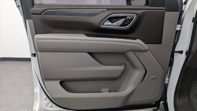 Used 2021 GMC Yukon SLT w/ SLT Premium Package AWD/4WD image 13