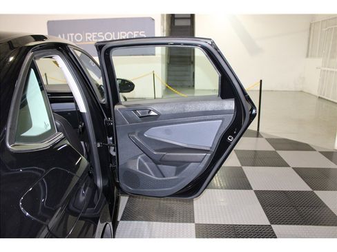 Used 2025 Volkswagen Jetta SE image 21