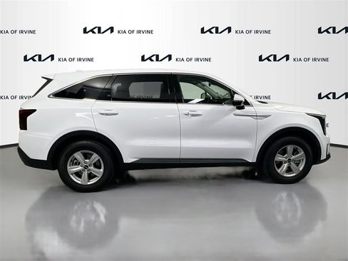 Certified 2024 Kia Sorento LX image 8