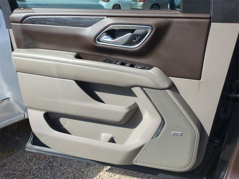 Used 2022 GMC Yukon XL SLT w/ SLT Premium Package image 23