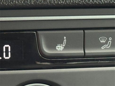 Used 2021 Volkswagen Atlas SE image 19