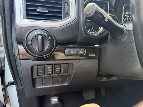 Used 2017 Nissan Titan SV RWD image 14