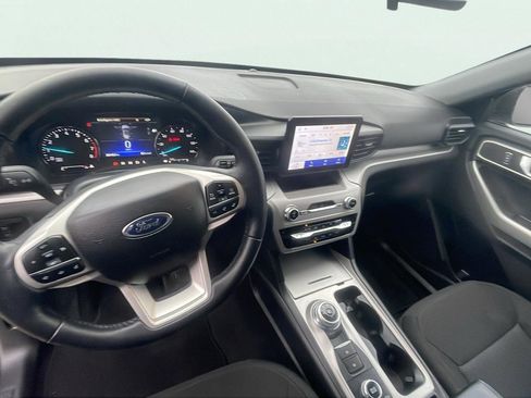 Used 2023 Ford Explorer XLT image 11
