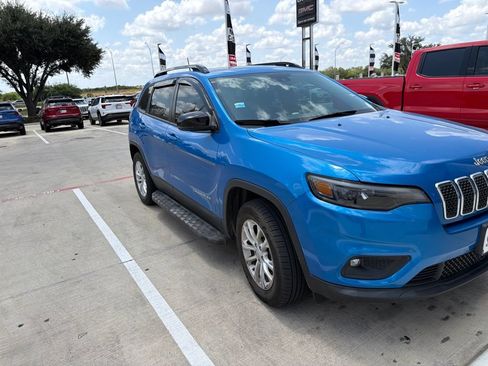 Used 2022 Jeep Cherokee Latitude Lux w/ Sun & Sound Group AWD/4WD image 2