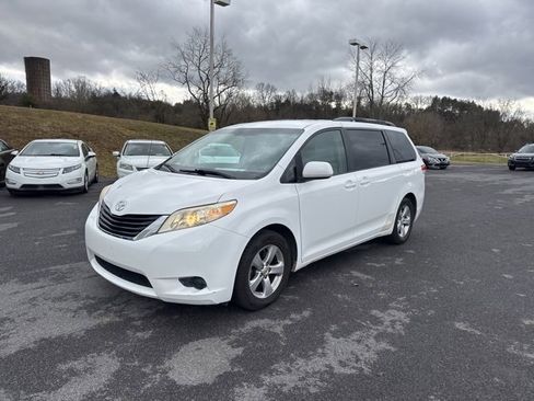 Used 2011 Toyota Sienna LE image 4