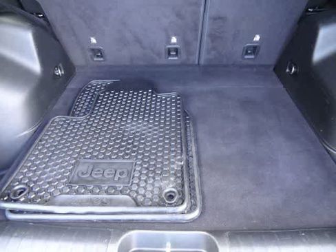 Used 2019 Jeep Cherokee Latitude Plus w/ Comfort/Convenience Group image 9