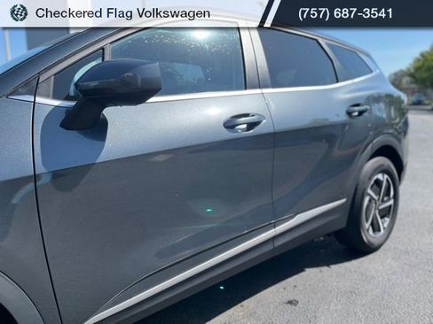 Used 2023 Kia Sportage LX image 3