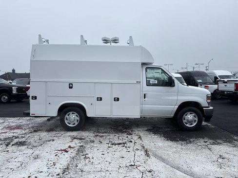 New 2026 Ford E-350 and Econoline 350 Super Duty image 2
