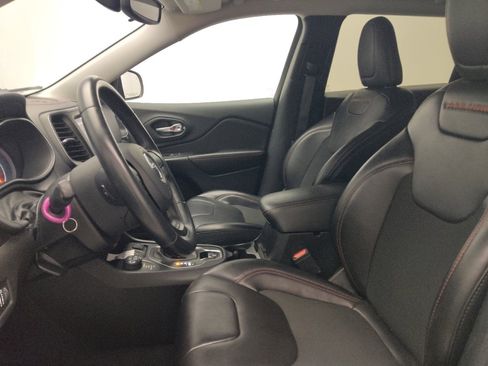 Used 2019 Jeep Cherokee Trailhawk image 17