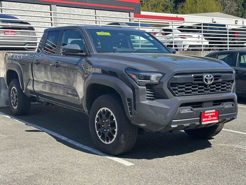 Certified 2025 Toyota Tacoma TRD Off-Road w/ TRD Off Road Premium Package image 3