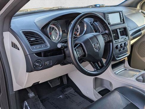 Used 2018 Dodge Grand Caravan SXT FWD image 8