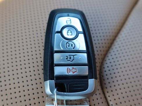 Used 2024 Ford Expedition Platinum image 39