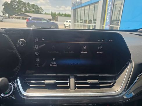 Used 2025 Chevrolet Trax RS w/ Sunroof Package FWD image 17