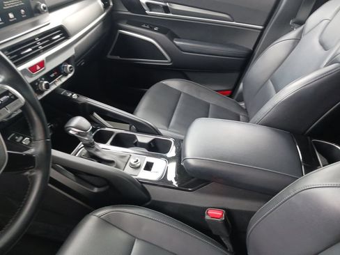 Used 2021 Kia Telluride S FWD image 11