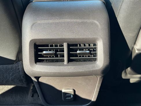 Used 2024 GMC Terrain SLT image 24