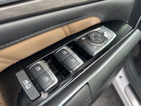 Certified 2025 Kia Sorento SX Prestige w/ Olive Brown Leather Package image 36