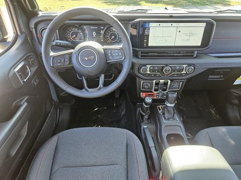 Used 2025 Jeep Gladiator Rubicon w/ Convenience Group image 12