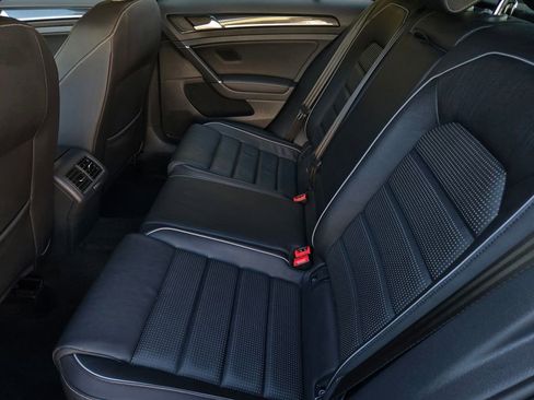 Used 2019 Volkswagen Golf R 4-Door image 12