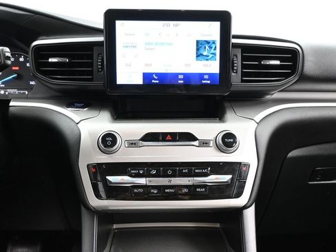 Used 2022 Ford Explorer XLT image 31
