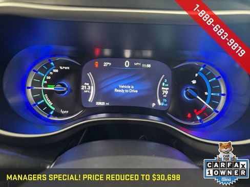 Used 2024 Chrysler Pacifica Select image 3