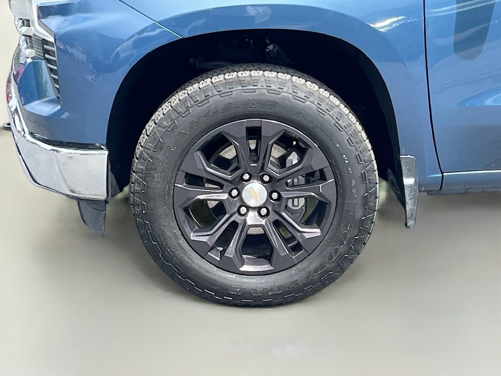 Used 2024 Chevrolet Silverado 1500 LTZ AWD/4WD image 32