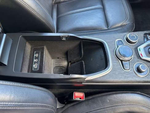 Used 2022 Alfa Romeo Stelvio Sprint image 16